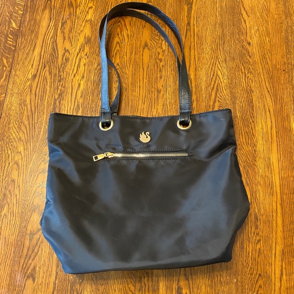 Gloria Vanderbilt Handbags - Gloria Vanderbilt Swan Logo Purse, new without tags, black